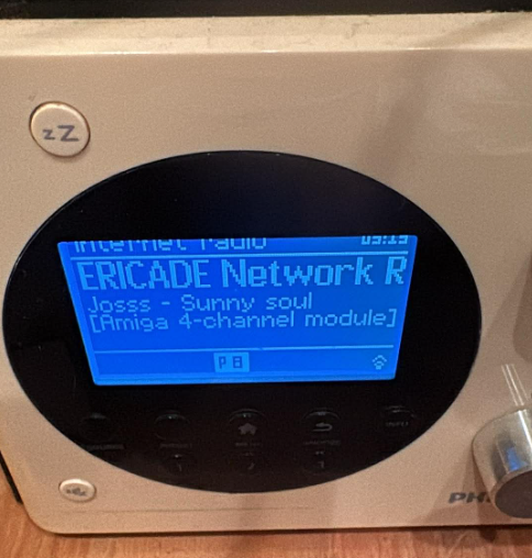 Sad of Padua's web radio with ericade playing on it.